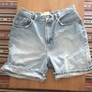 Vintage Classic GAP long shorts.